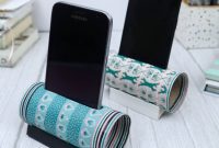 Roll Your Own Phone Stand from a Toilet Paper Tube