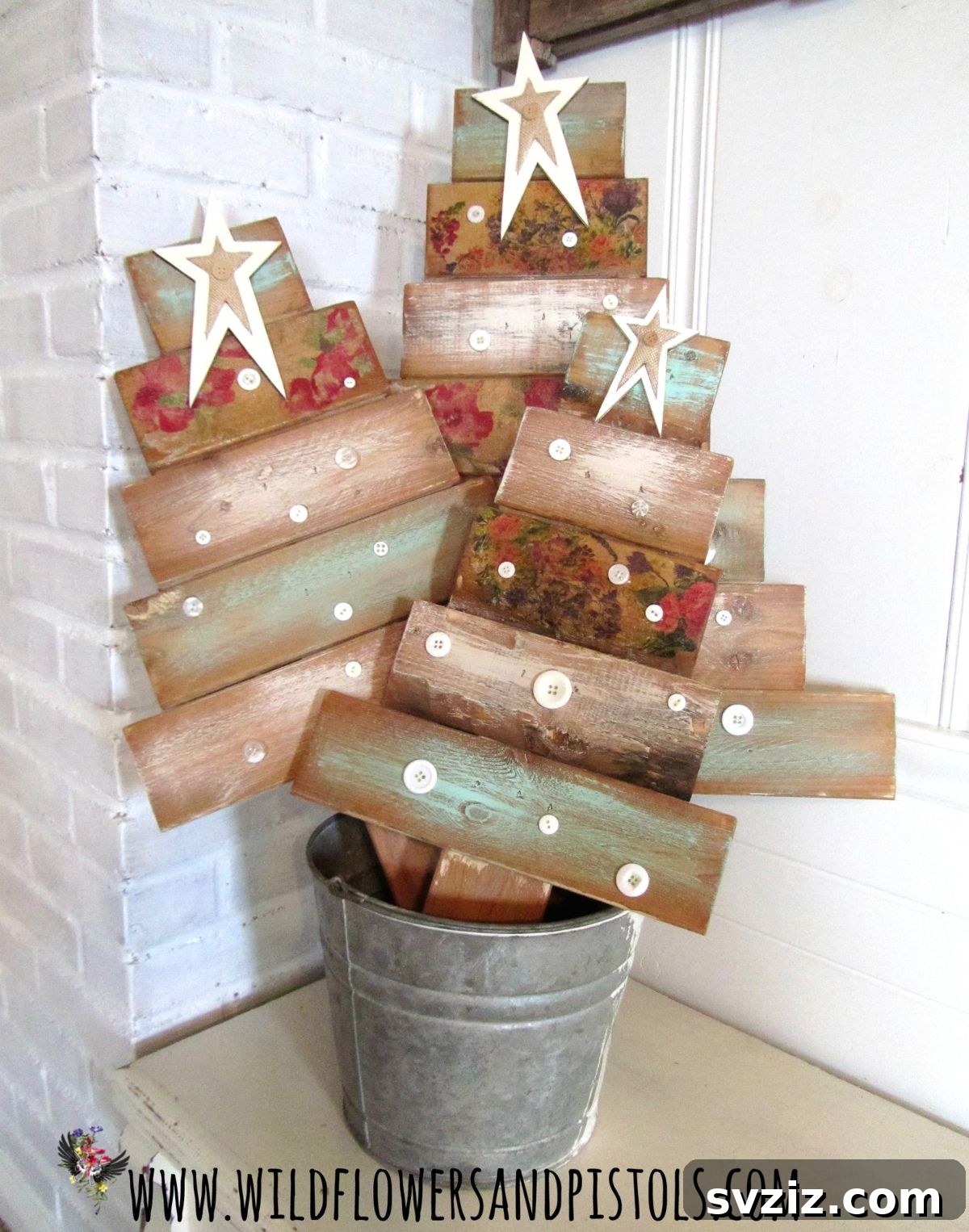 Rustic DIY Pallet Wood Christmas Trees for Festive Decor