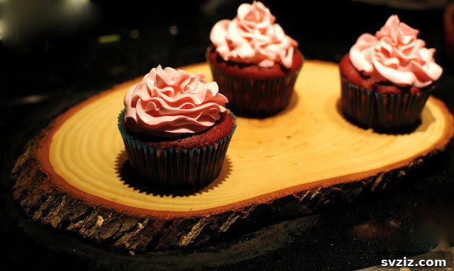Elegant DIY Rustic Wood Cake Stand for Special Events