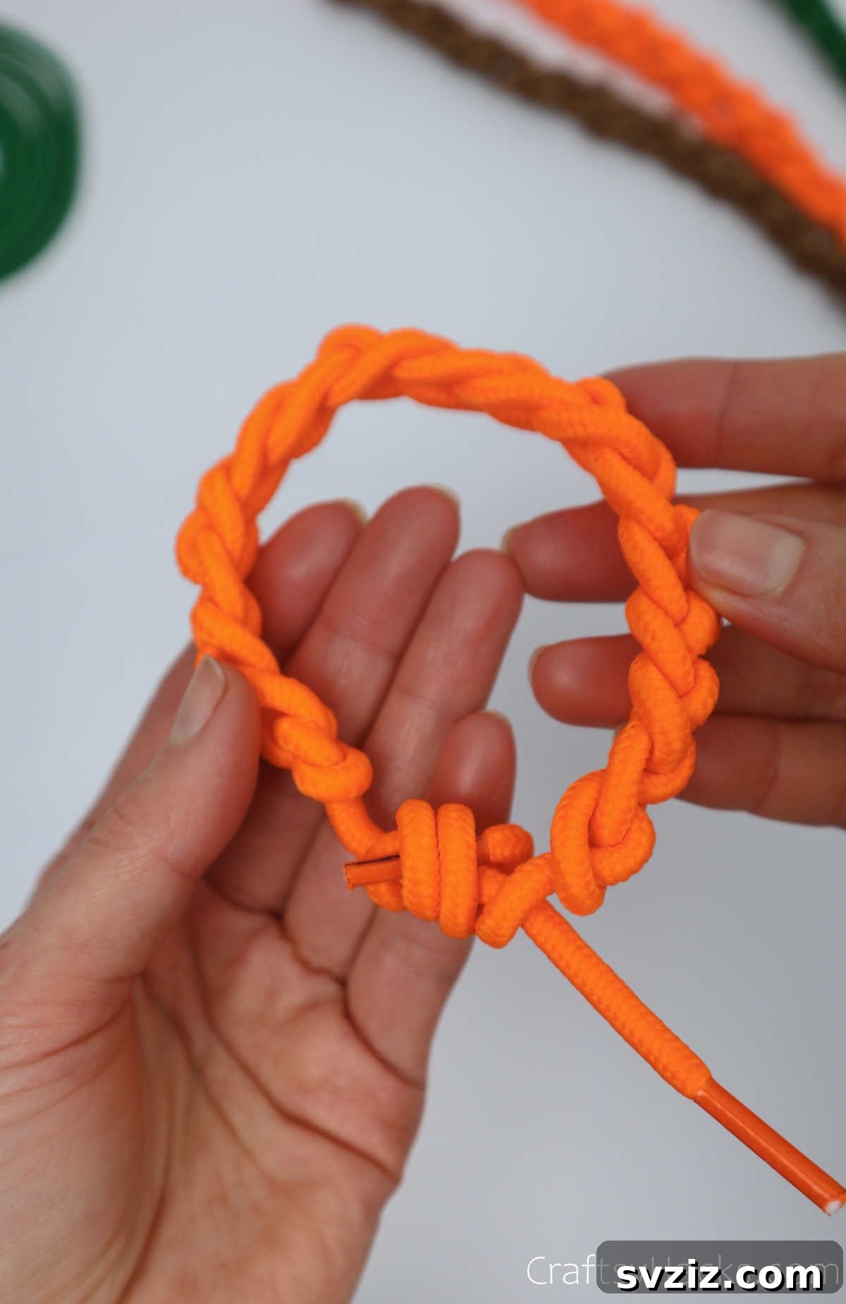 completed shoelace bracelet