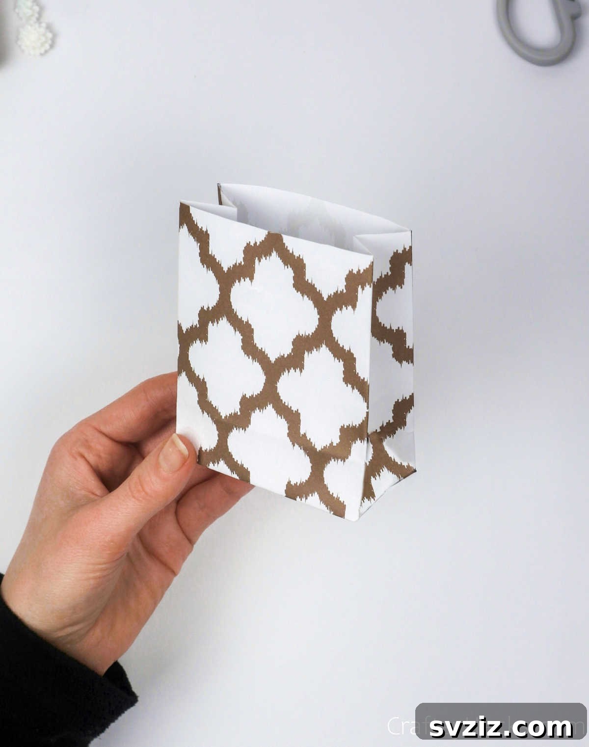 Homemade Touch: Custom Gift Bags 27 A perfectly formed and completed basic gift bag structure, ready for its lid.