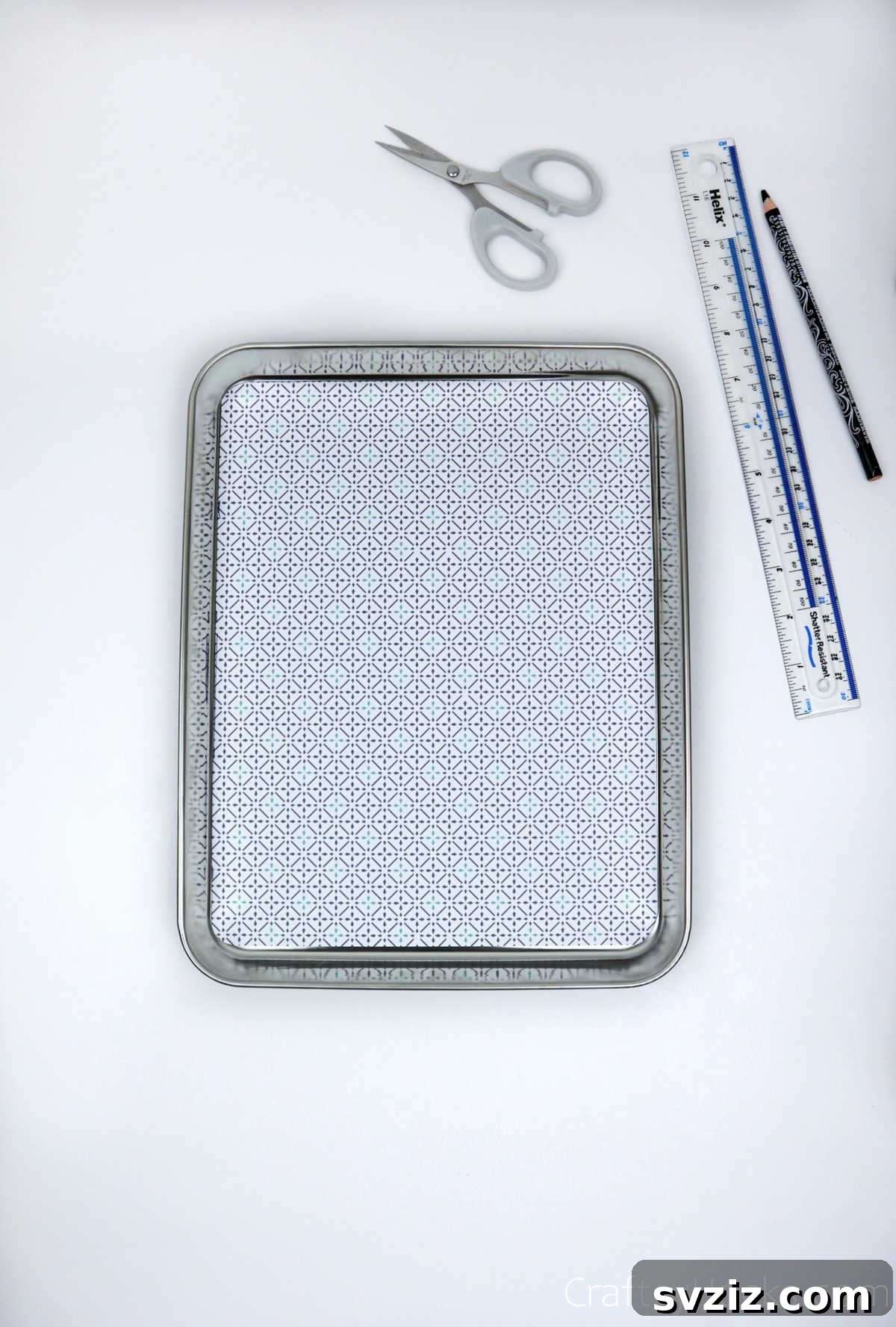 Decorative paper test fitted on a metal tray