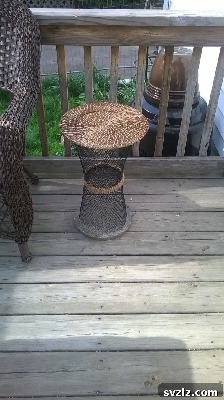 20 Spring Porch Decor Ideas to Inspire You 11 Wire Basket