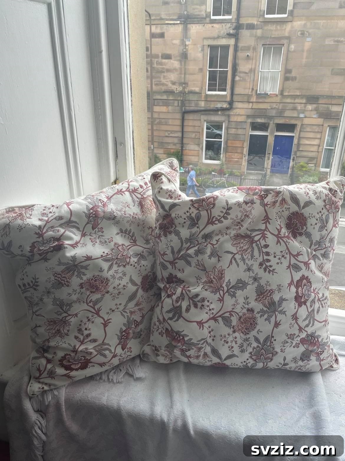 Dorm Room Revamp: 21 Smart Space Solutions 11 Throw Pillows
