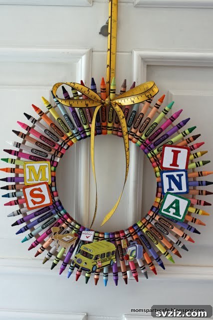 Creative Classroom Crafts for Educators 5 DIY Crayon Wreath for Teacher Decor