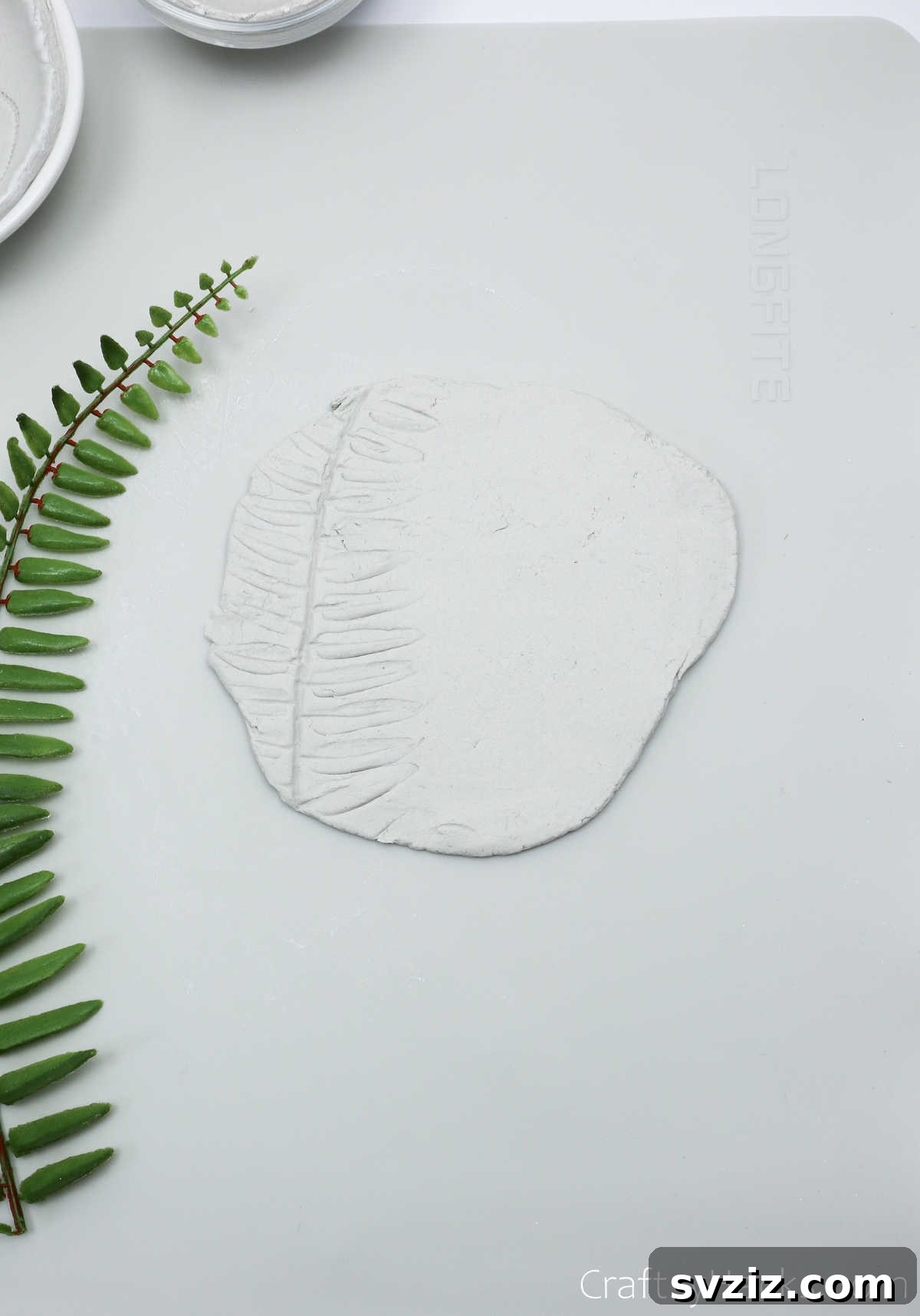 Havayla Kuruyan Kilden Kendin Yap Takı Kaseleri 25 Clay piece with clear leaf impressions