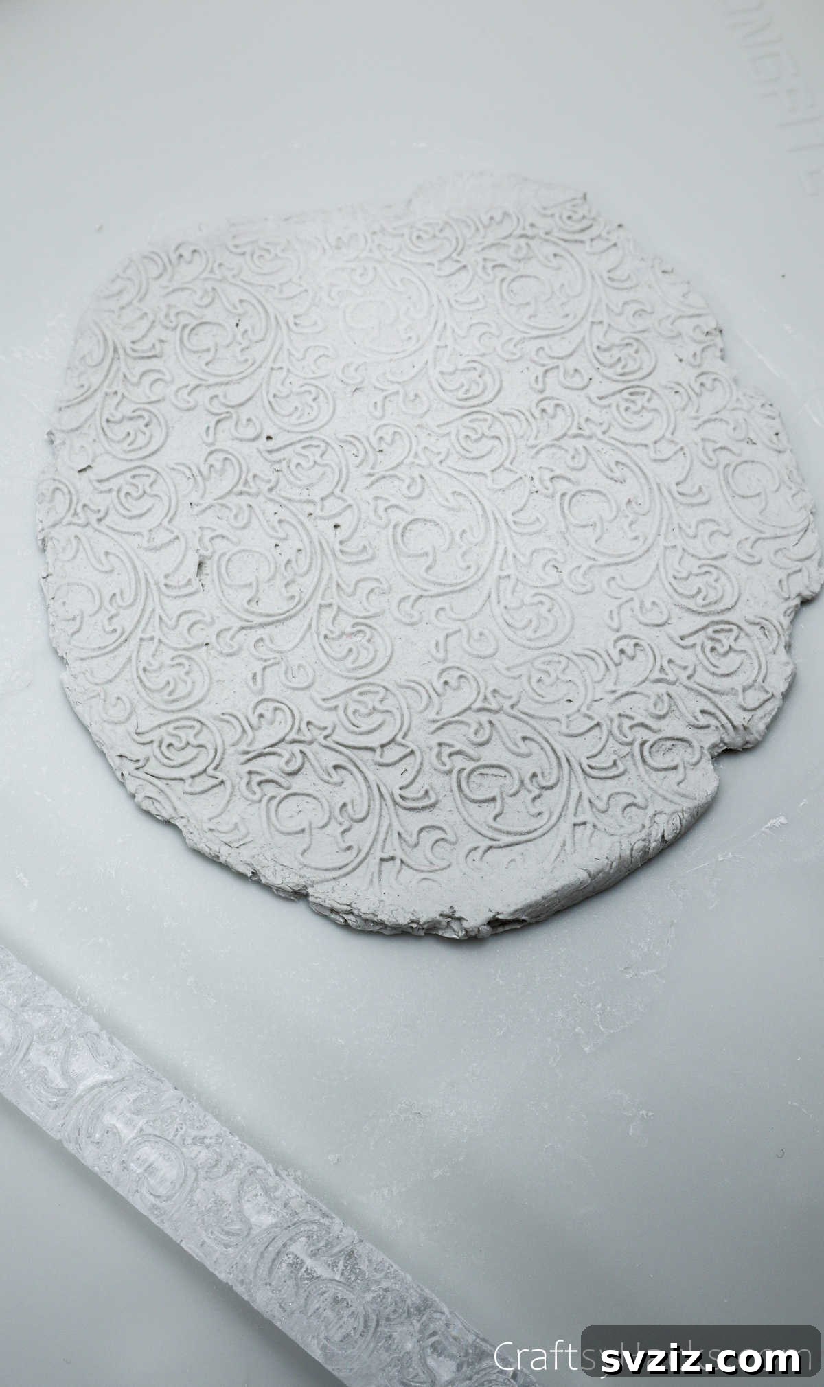 Havayla Kuruyan Kilden Kendin Yap Takı Kaseleri 27 Clay with a pressed floral pattern