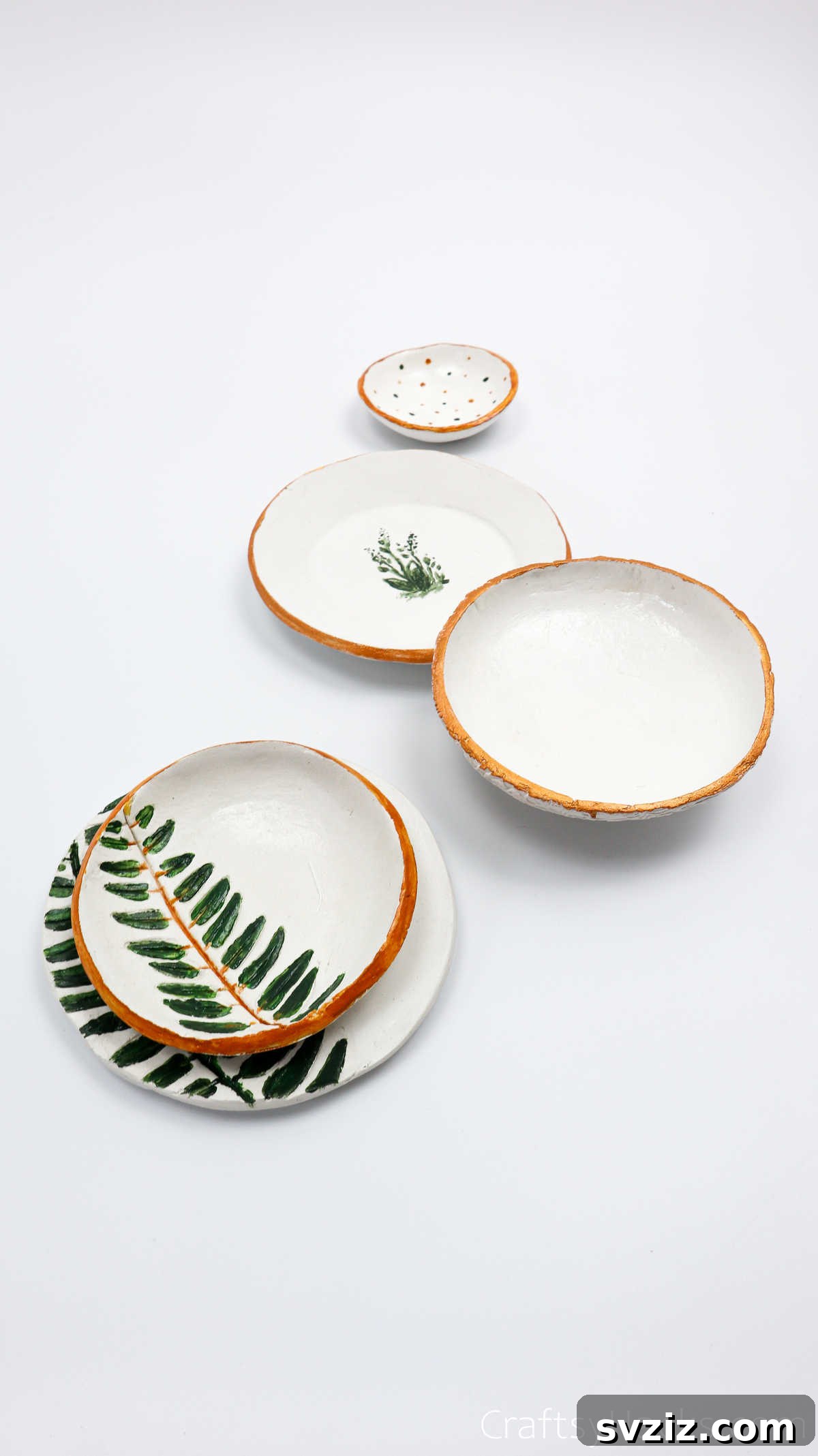 Havayla Kuruyan Kilden Kendin Yap Takı Kaseleri 44 Five finished DIY jewelry trays in various colors and patterns