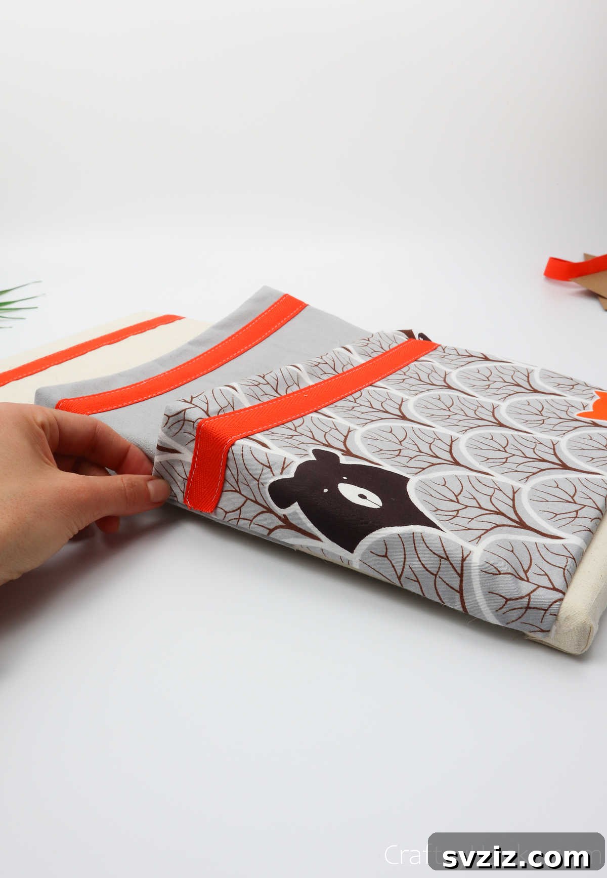 Design Your Own Mail Sorting Solution 37 Attaching the side of the front pocket to the organizer