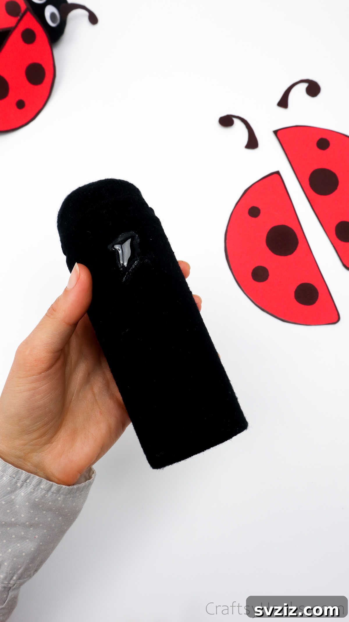 DIY Cardboard Tube Ladybugs 23 hot glue on ladybug body
