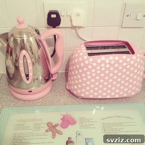 20 Enchanting Shabby Chic Kitchen Makeovers 22 Pink Toaster