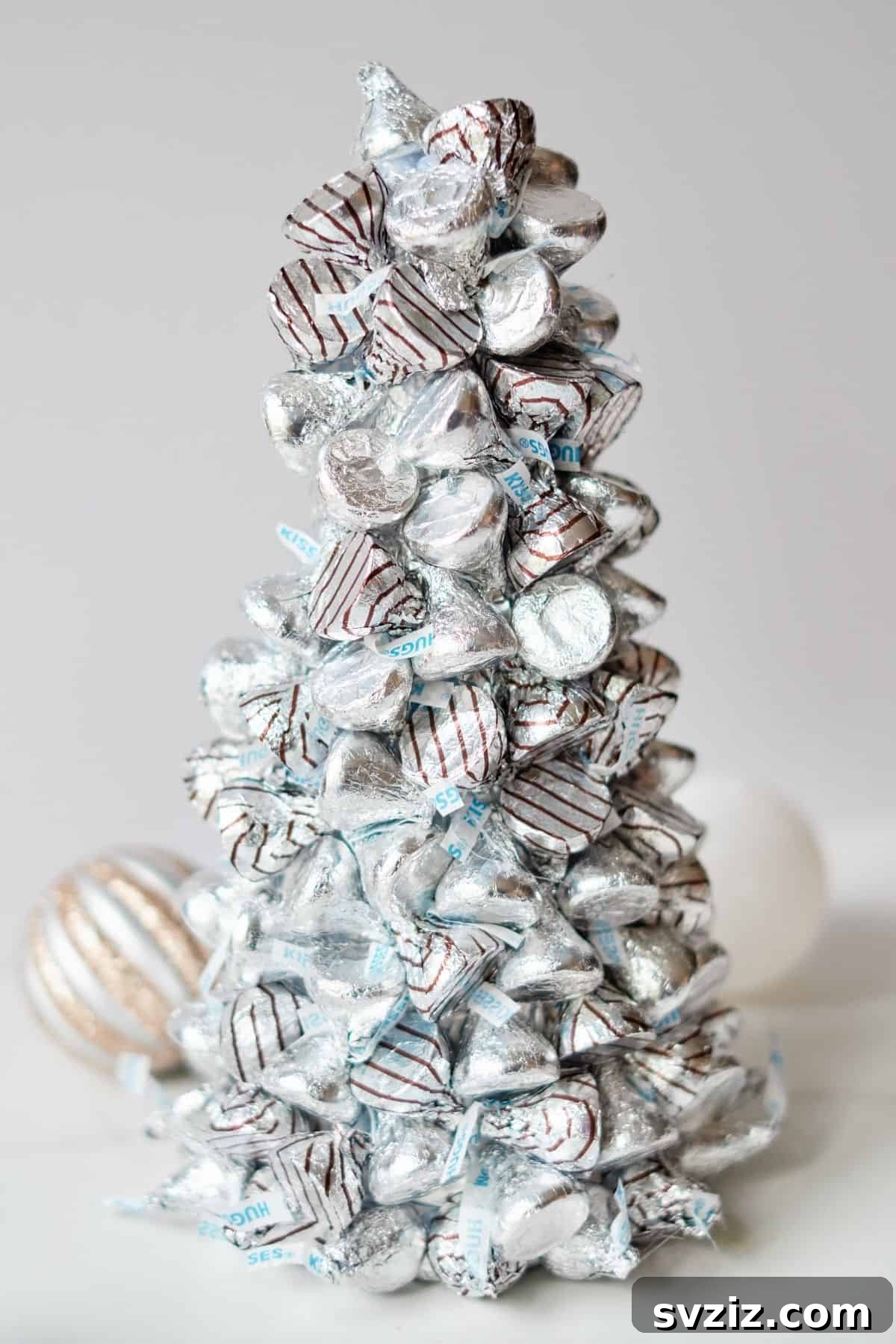 DIY Hershey’s Kisses Christmas Tree, a sweet gift idea