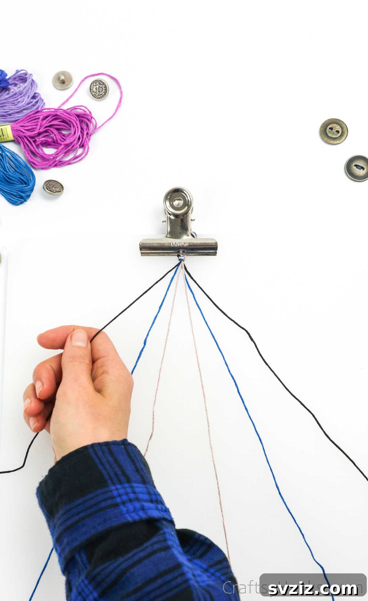 Crafting Friendship Bracelets 12 seperating threads