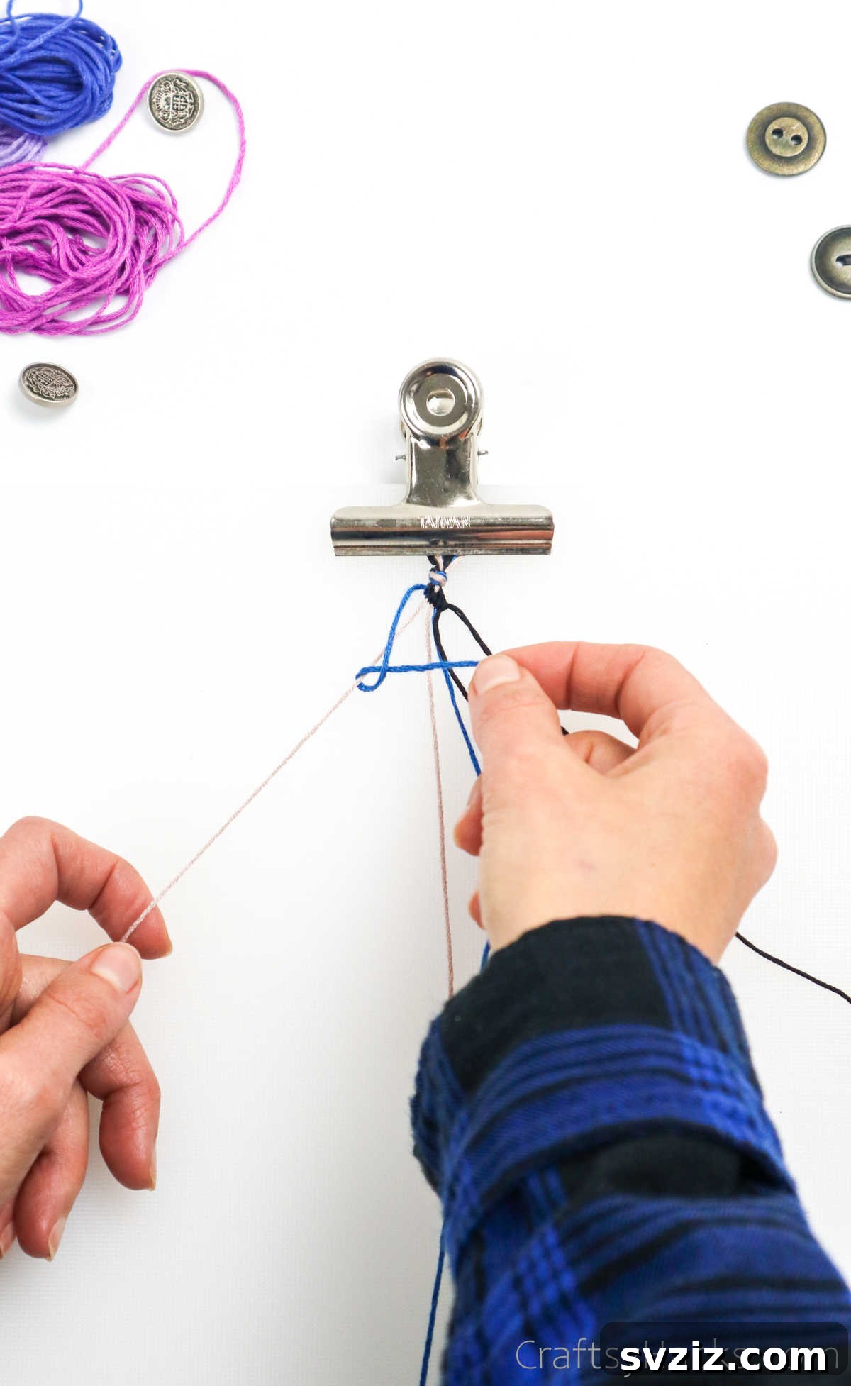 Crafting Friendship Bracelets 26 tightening thread