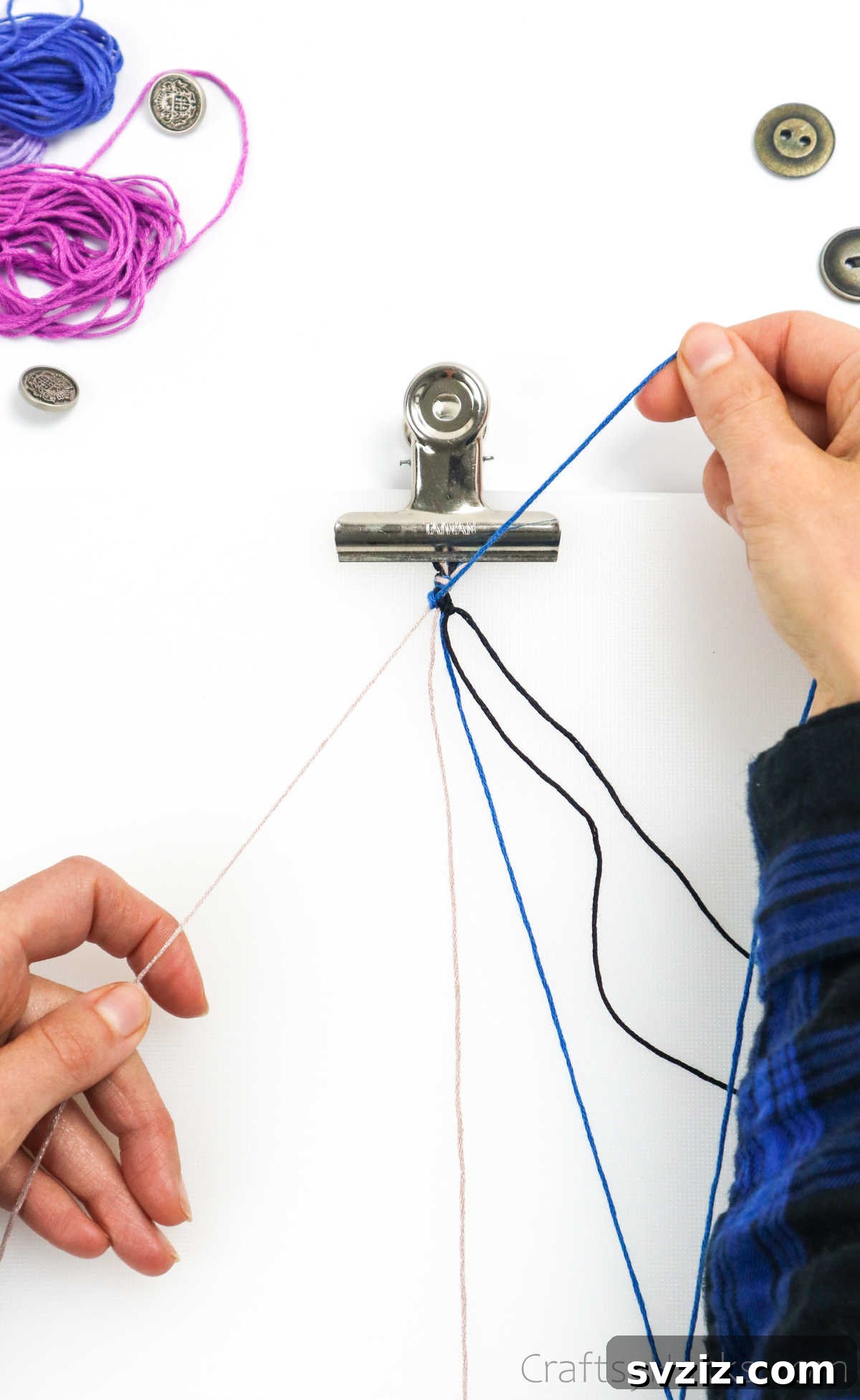 Crafting Friendship Bracelets 27 tightening thread