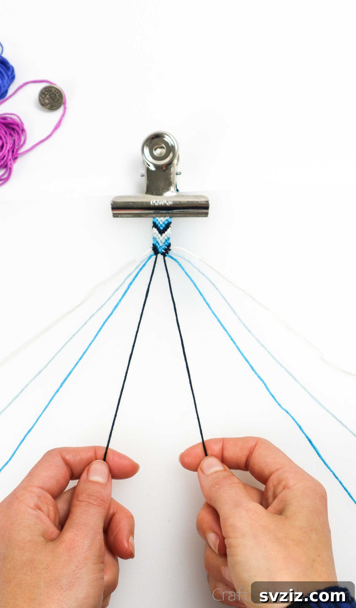 Crafting Friendship Bracelets 60 tying center knot