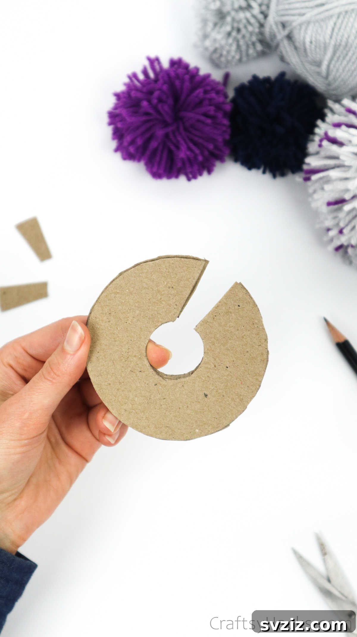 Close-up of the two finished cardboard templates with the yarn entrance