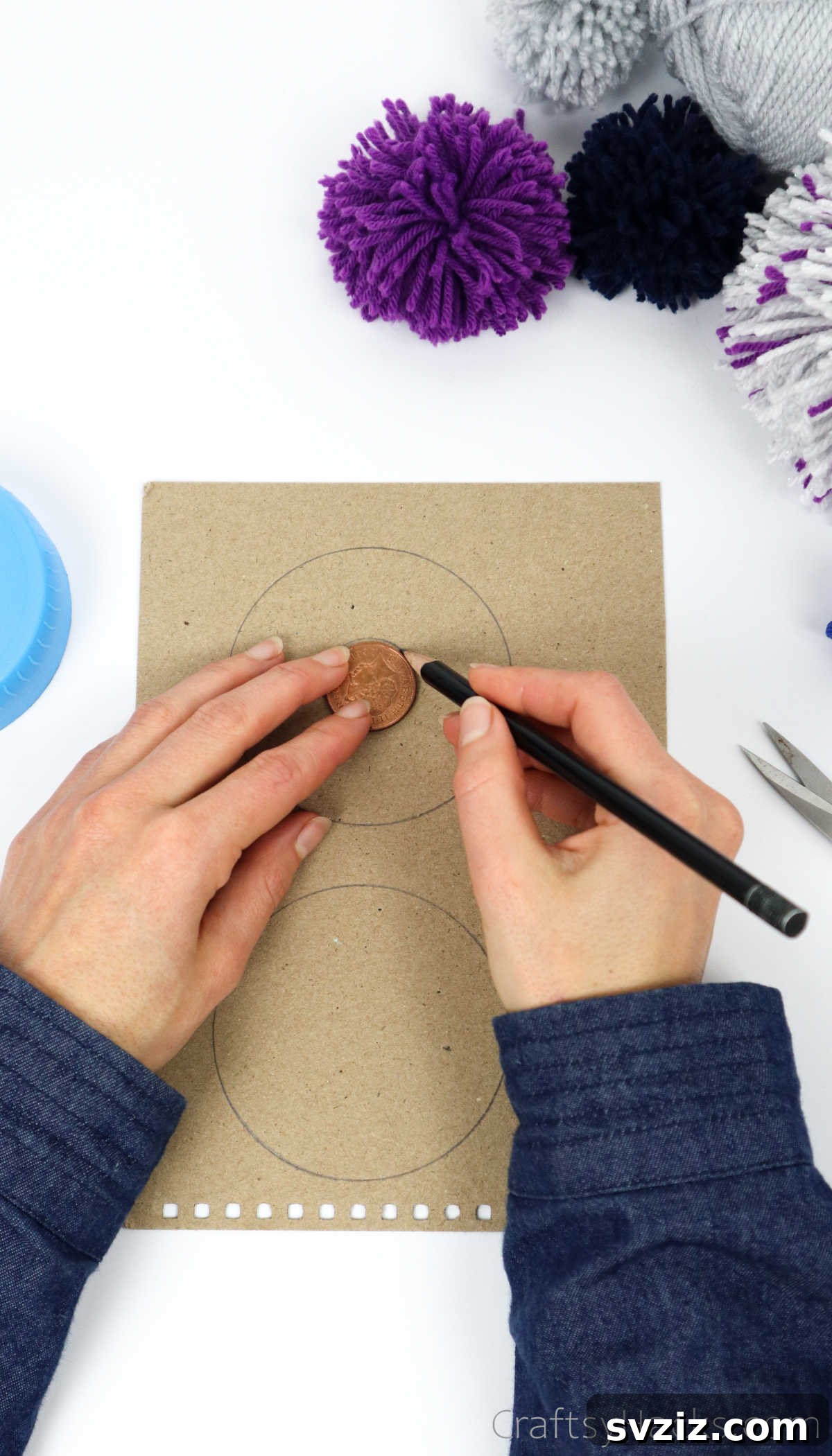 Tracing a coin in the center of a cardboard circle