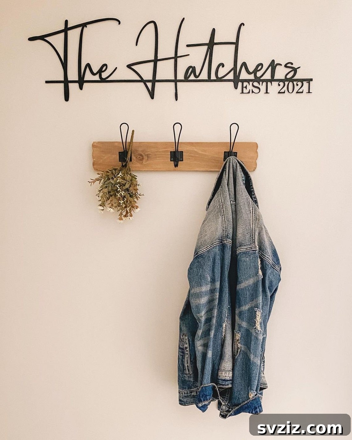 31 Inspired Wedding Gift Ideas 19 Personalized Family Name Sign