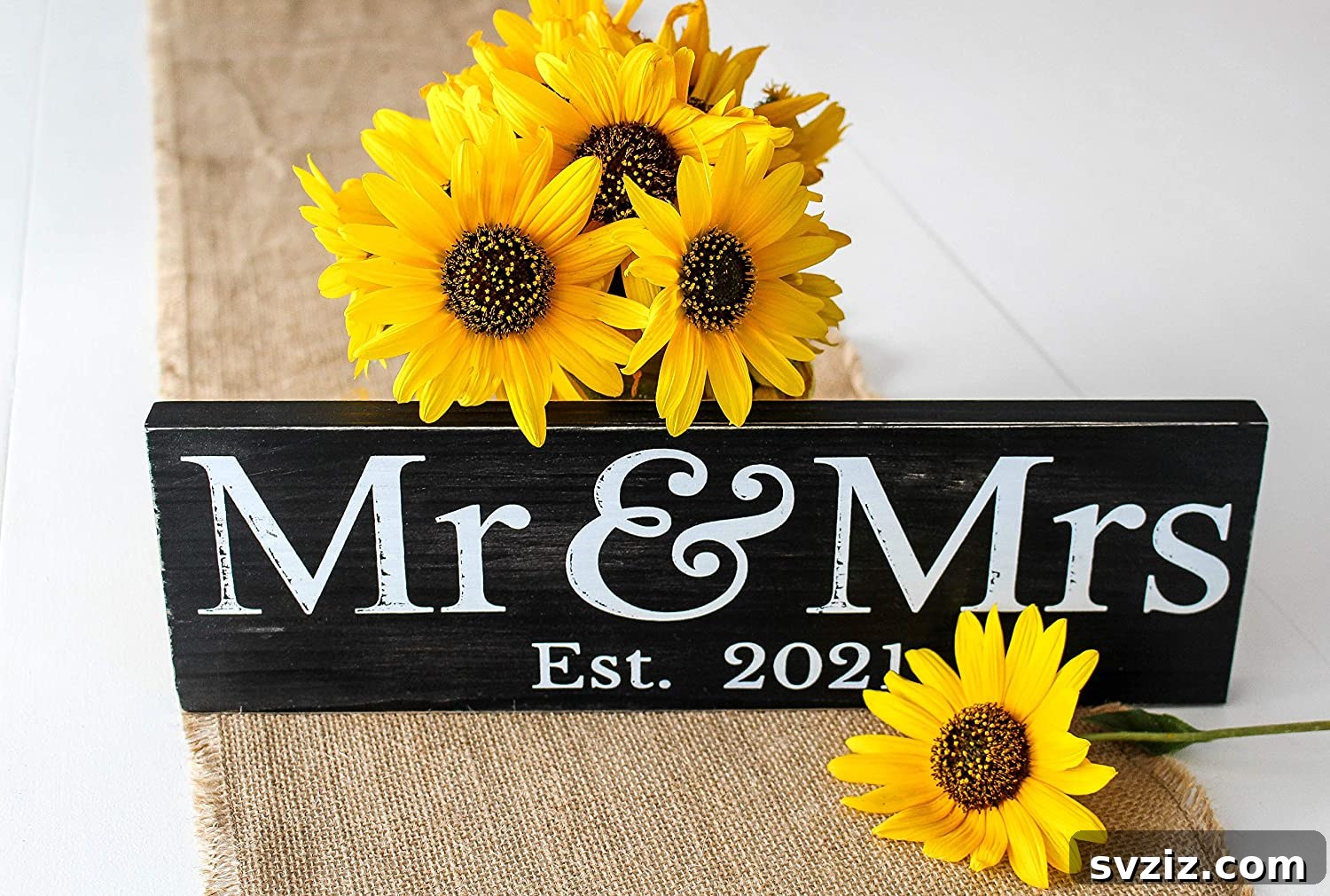31 Inspired Wedding Gift Ideas 24 Mr. & Mrs. Sign