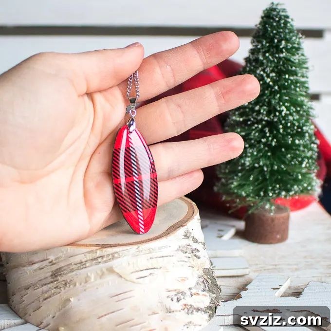 41 Easy DIY Necklace Projects 23 Upcycled Gift Wrap Resin Jewelry