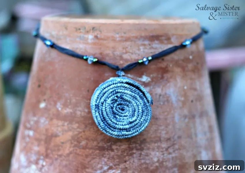41 Easy DIY Necklace Projects 34 Denim Necklace