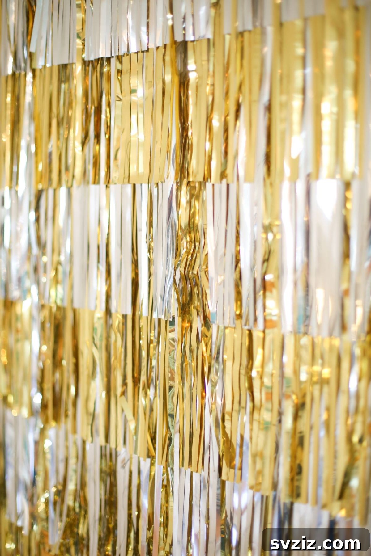Effortless Elegance: 51 DIY Party Decor Ideas 53 Dazzling DIY Sparkly New Year Backdrop