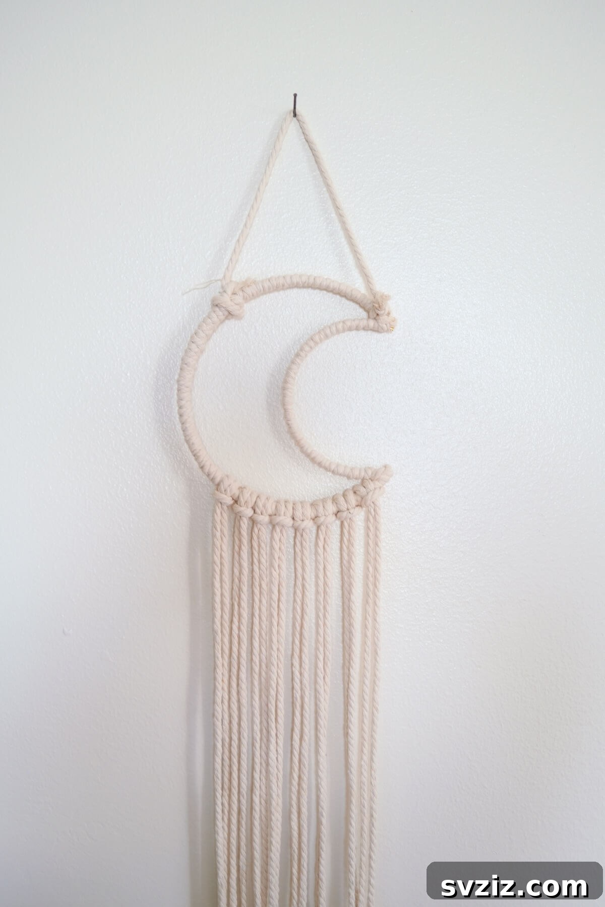 21 Macrame Projects: A Beginner's DIY Guide 4 Macrame Wall Hanging with Lights