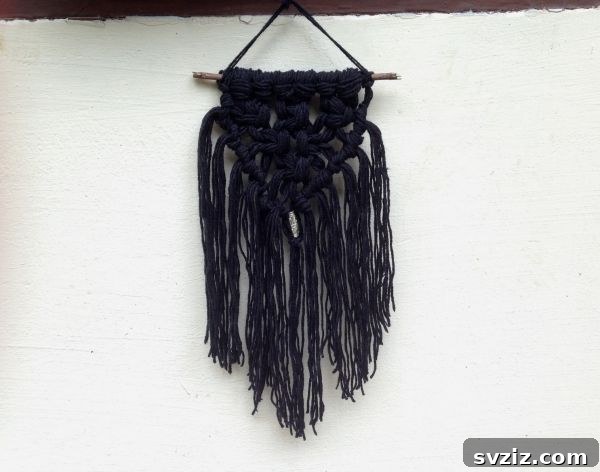 21 Macrame Projects: A Beginner's DIY Guide 8 Halloween Macrame decor
