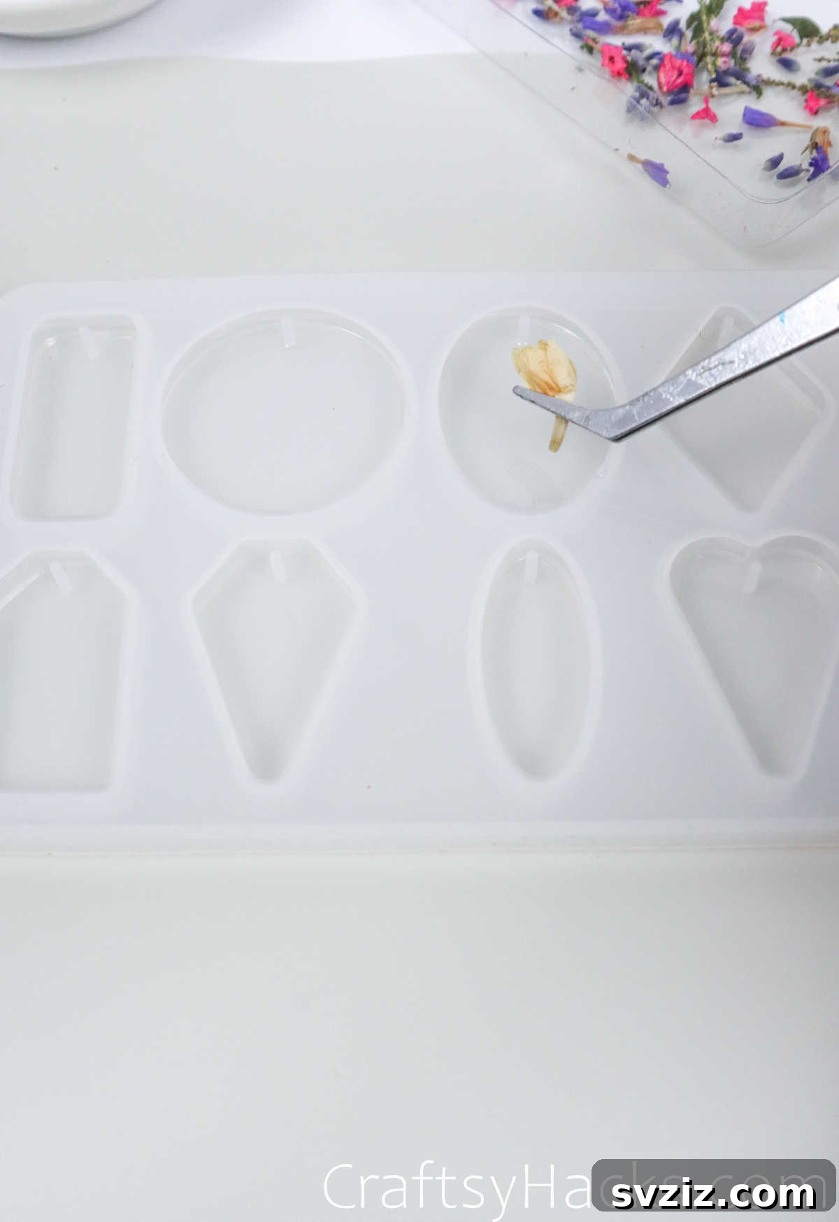 DIY Resin Keychains: Easy Steps for Stunning Accessories 16 adding flowers to molds