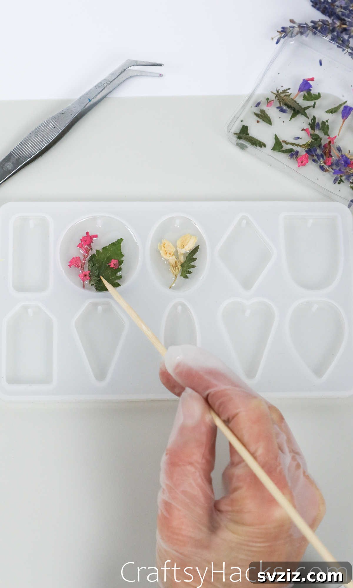DIY Resin Keychains: Easy Steps for Stunning Accessories 17 placing flowers in resin