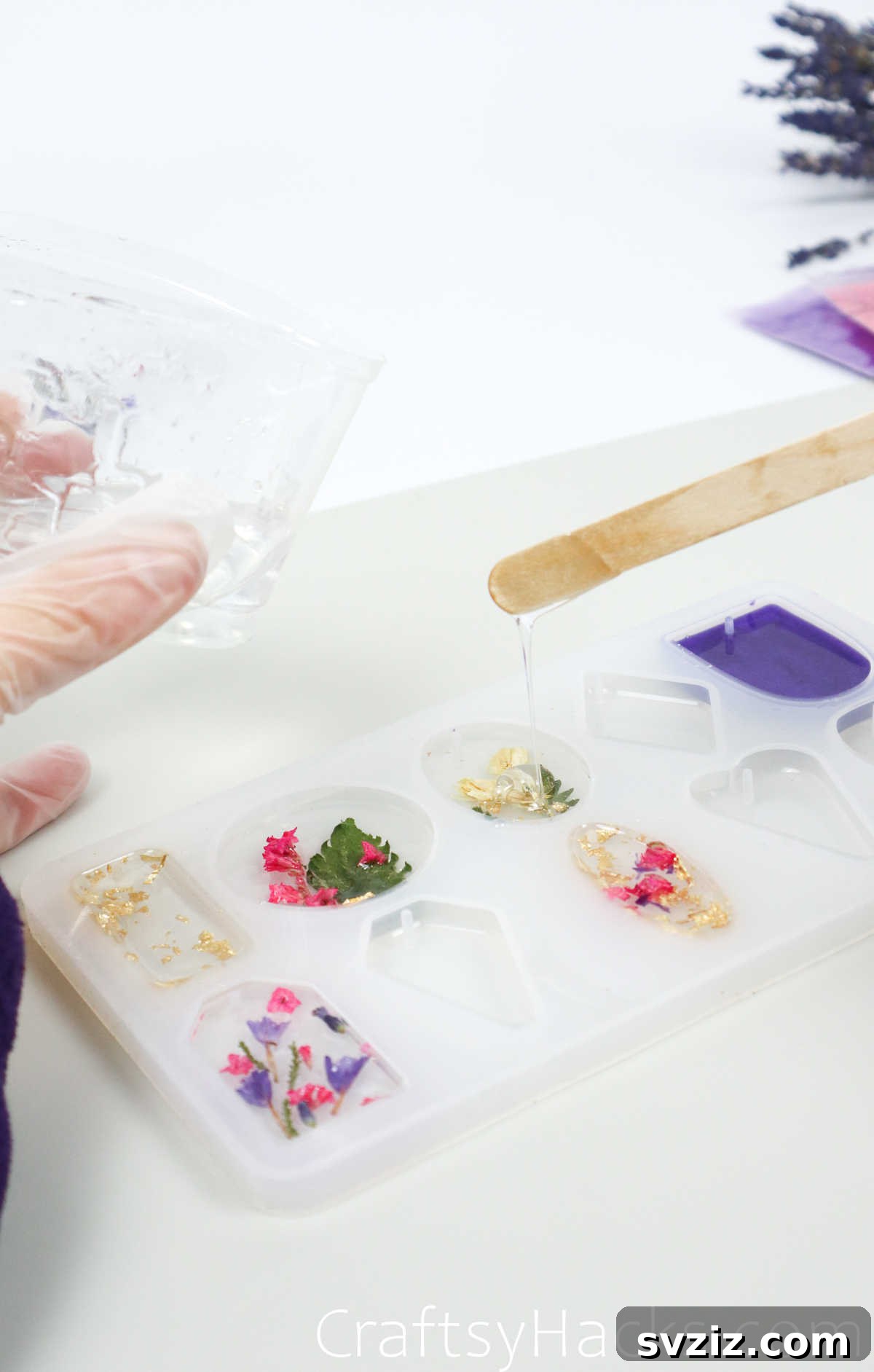 DIY Resin Keychains: Easy Steps for Stunning Accessories 28 adding resin topcoat