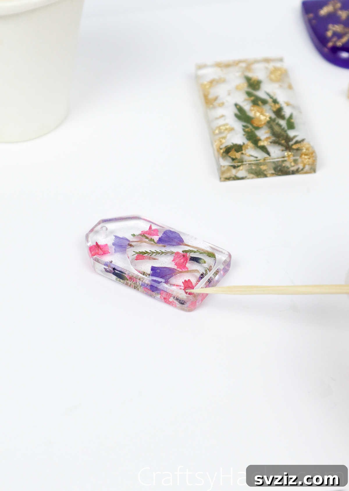 DIY Resin Keychains: Easy Steps for Stunning Accessories 33 spreading resin on keychain