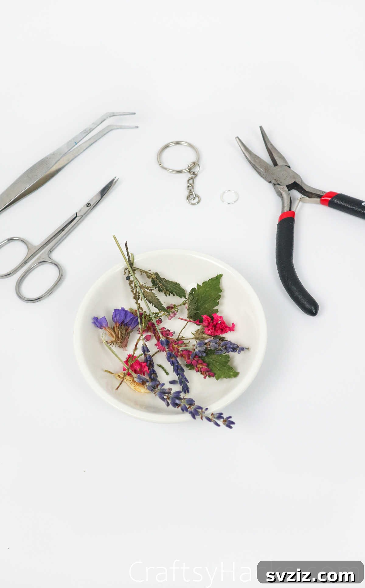 DIY Resin Keychains: Easy Steps for Stunning Accessories 8 dried flowers