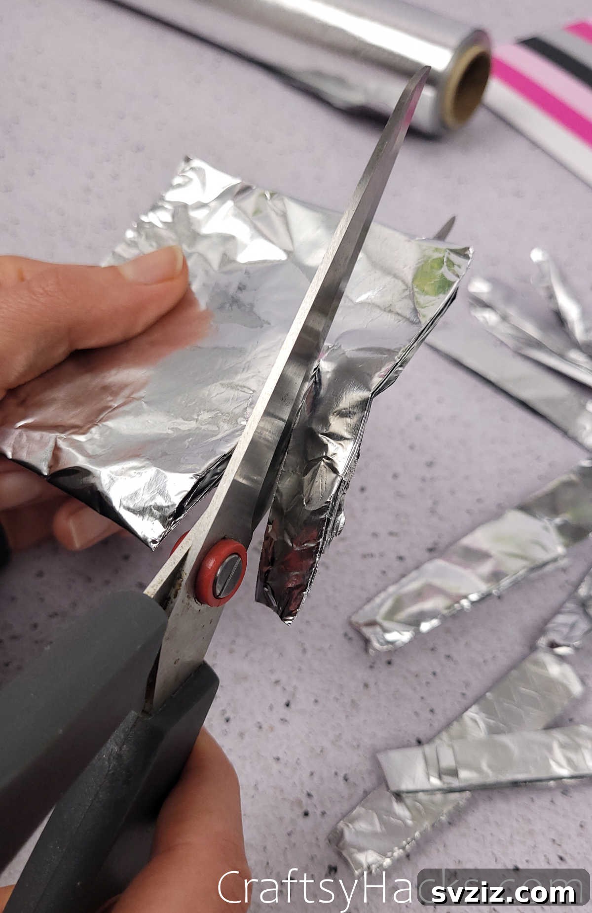 Simple hack to sharpen scissors using aluminum foil