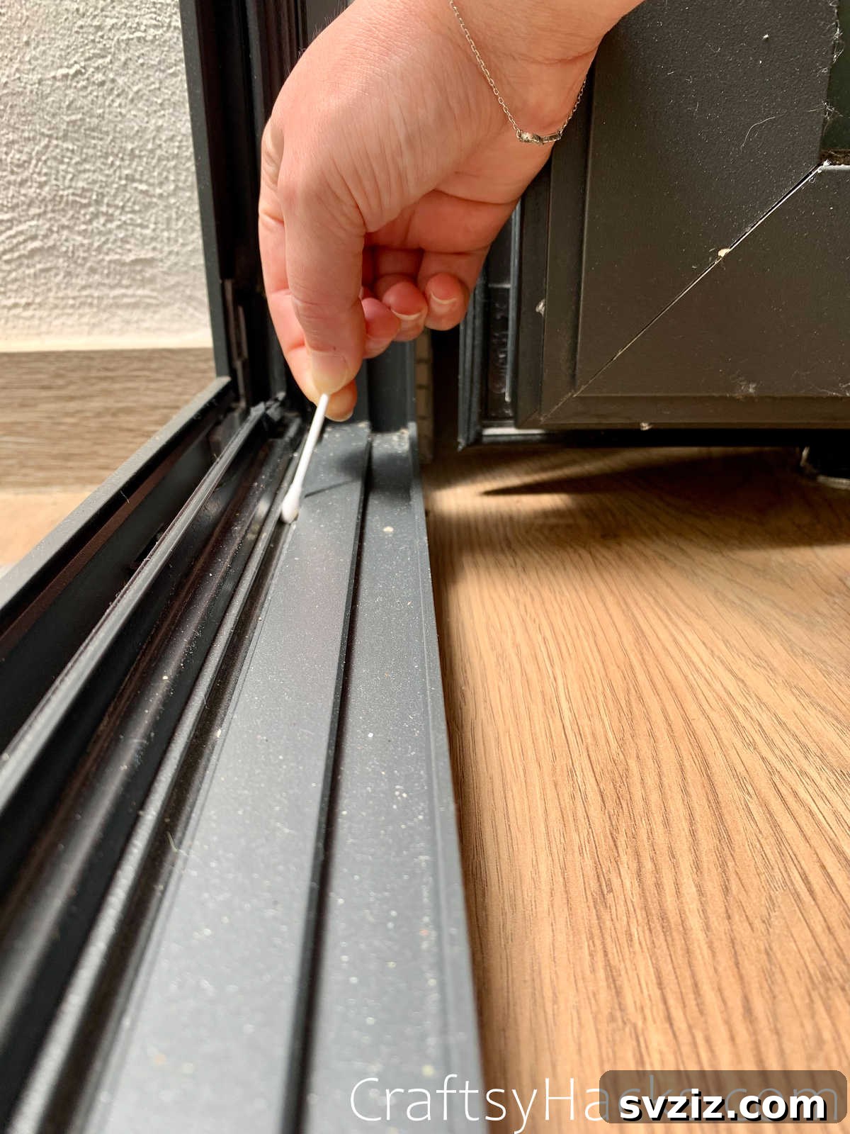 17 Genius Secrets for Sparkling Streak Free Windows 8 Clean Corners with Cotton Swabs for detailed brilliance