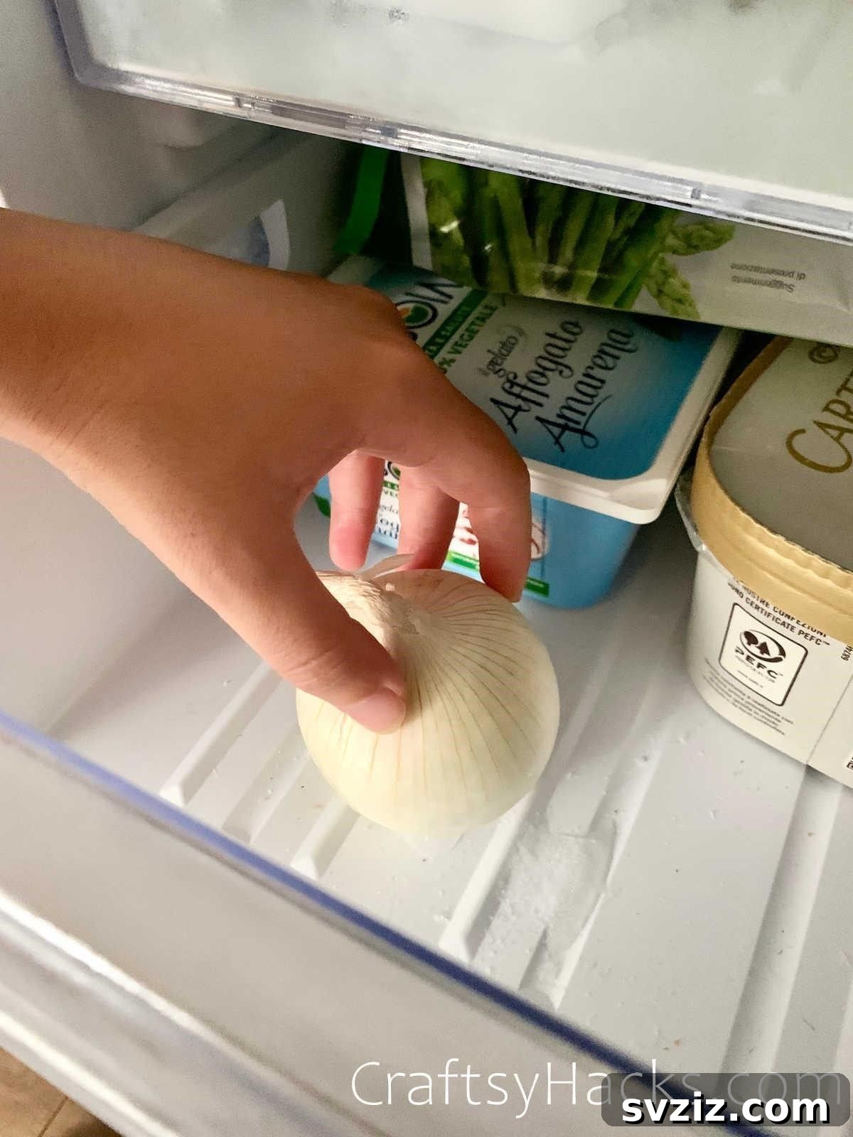 21 Must-Know Kitchen Hacks That Will Revolutionize Your Meals 12 freeze onion to keep tears away