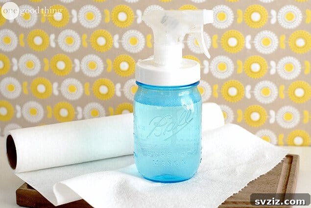 DIY Streak-Free Mirror Cleaner