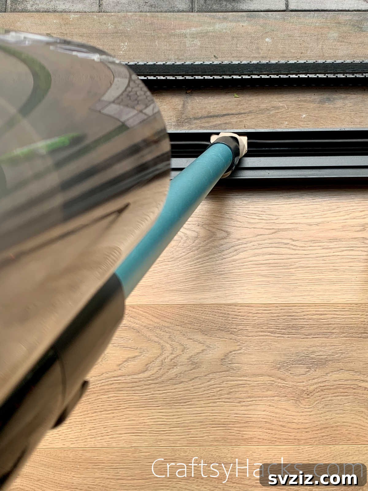 clean tiny spaces with vacuum