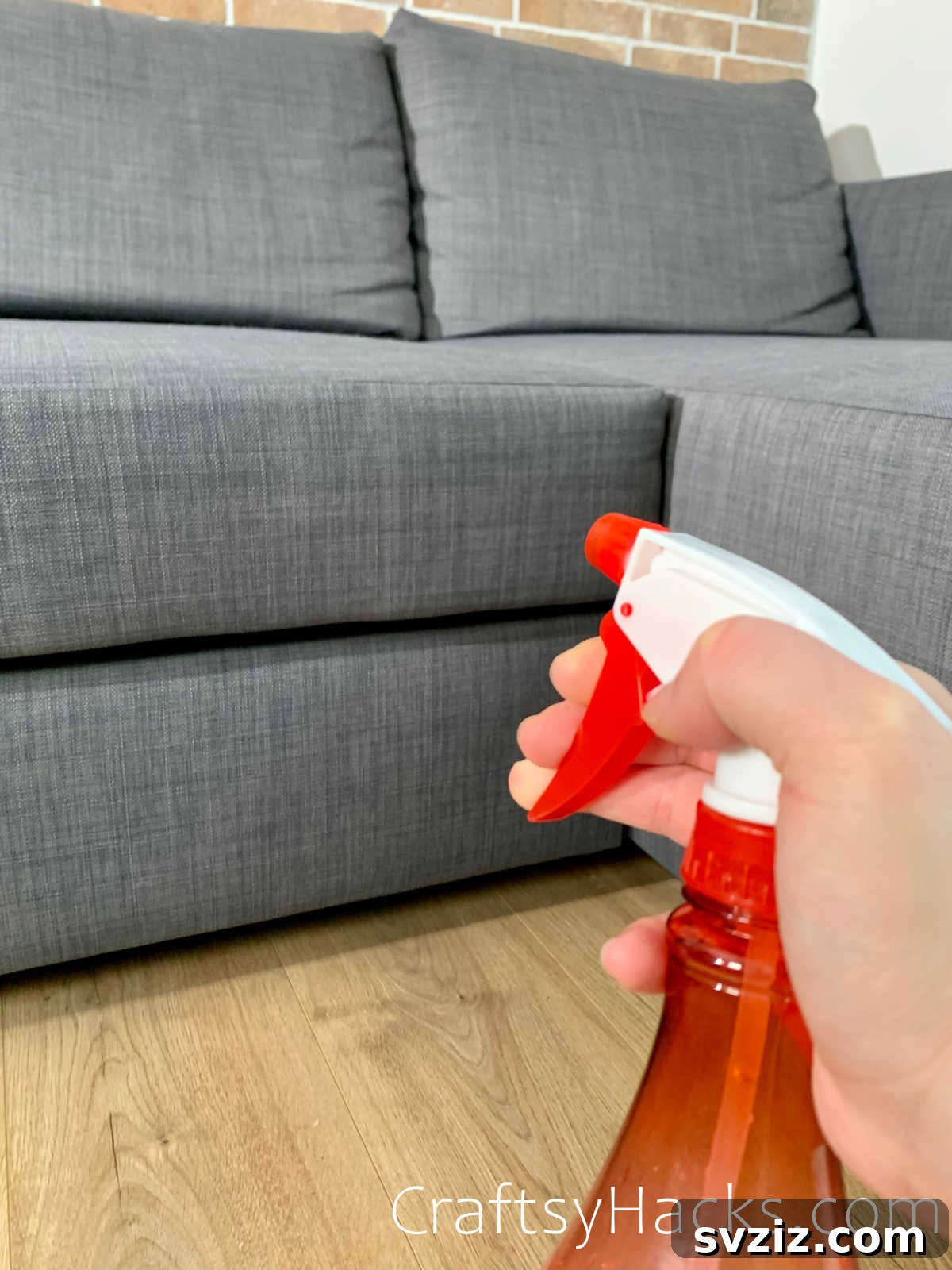 DIY vinegar solution to eliminate odors from upholstery 