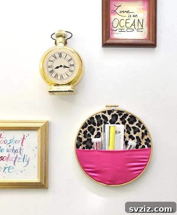 21 Brilliant Budget Organizing Hacks 14 wall art organizer made from an embroidery hoop and fabric, holding small items