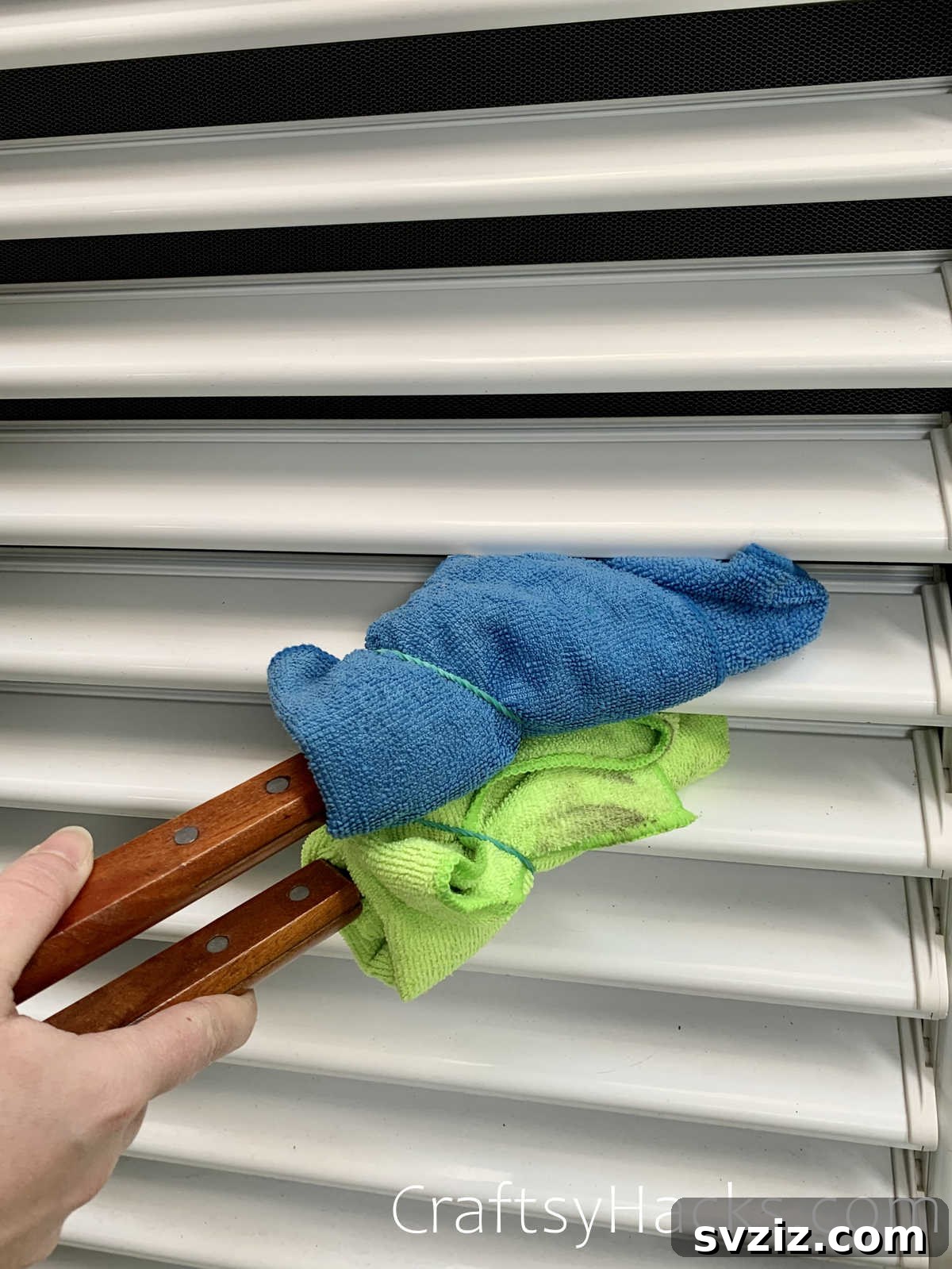 clean window blinds