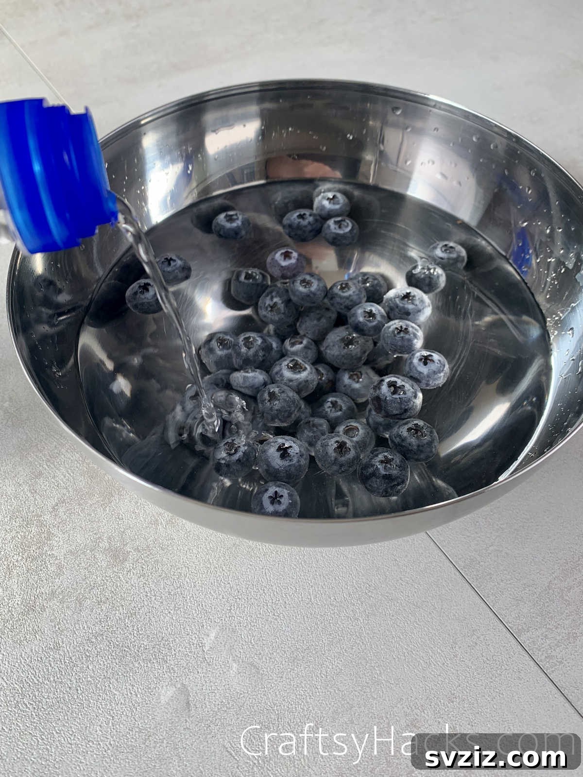 wash blueberries with water and vinegar