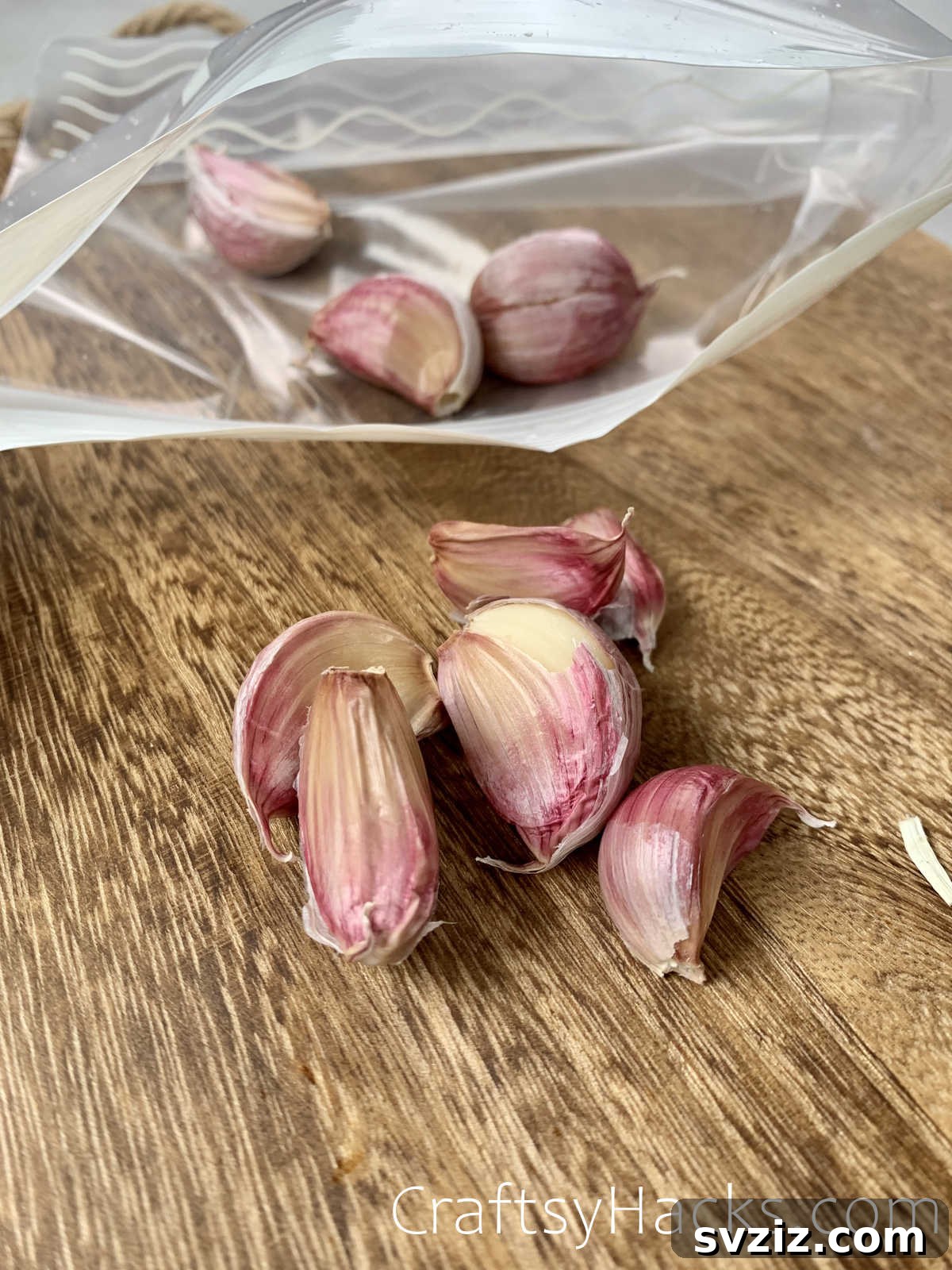 keep garlic cloves in freezer
