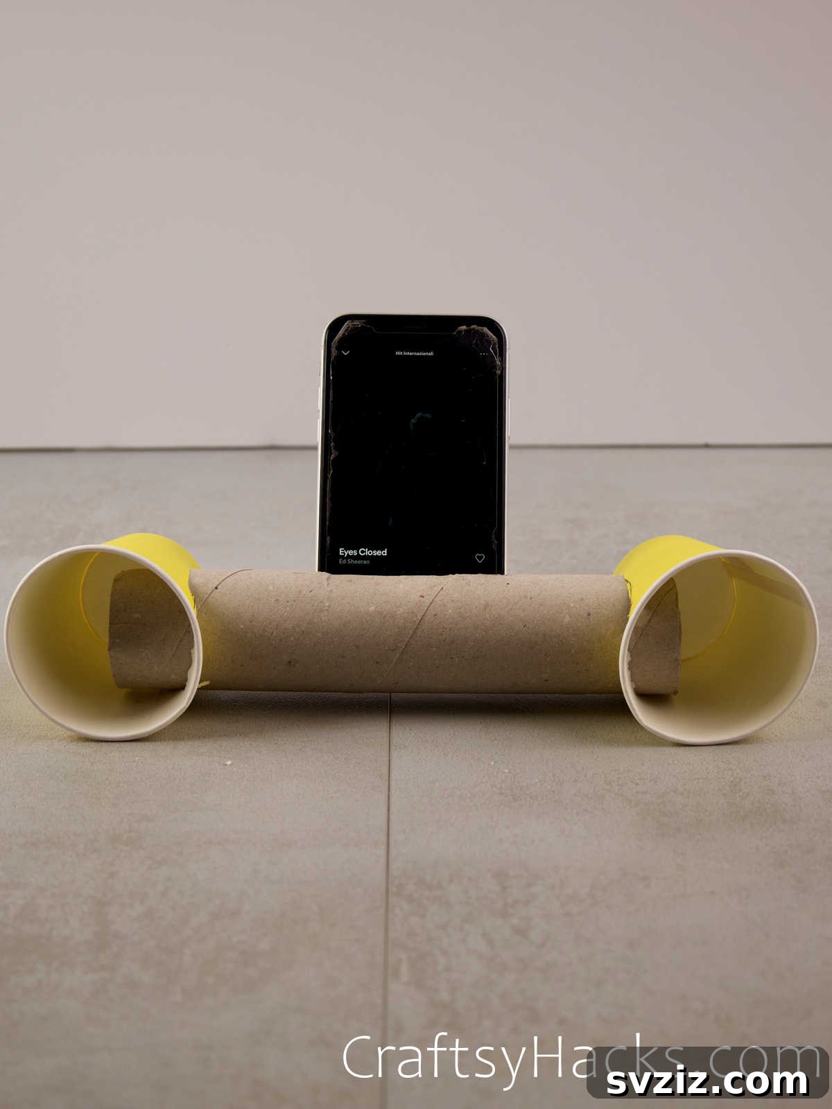 21 Genius Party Tricks 11 Toilet paper roll DIY speaker and phone stand for parties