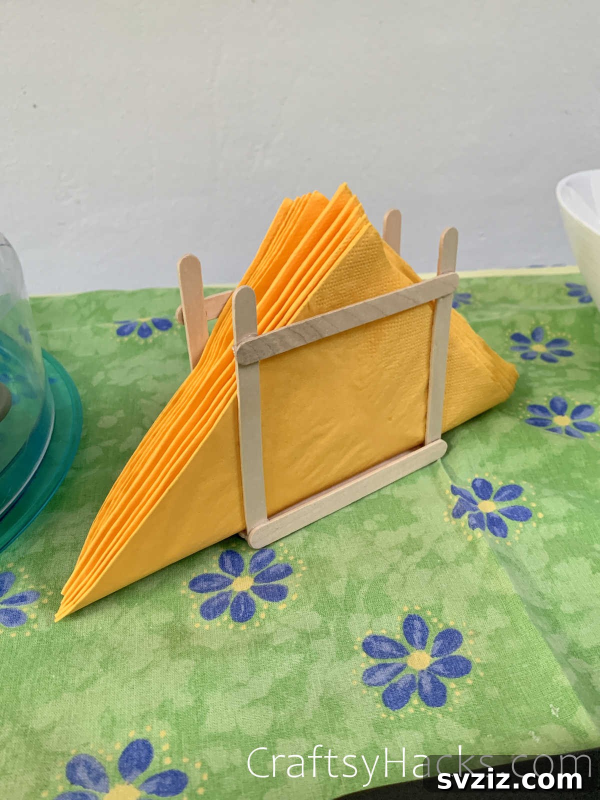 21 Genius Party Tricks 14 Handmade DIY napkin holder from popsicle sticks