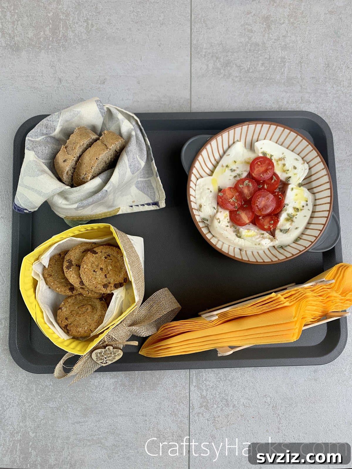 21 Genius Party Tricks 21 Baking trays used as carrying trays for party setup