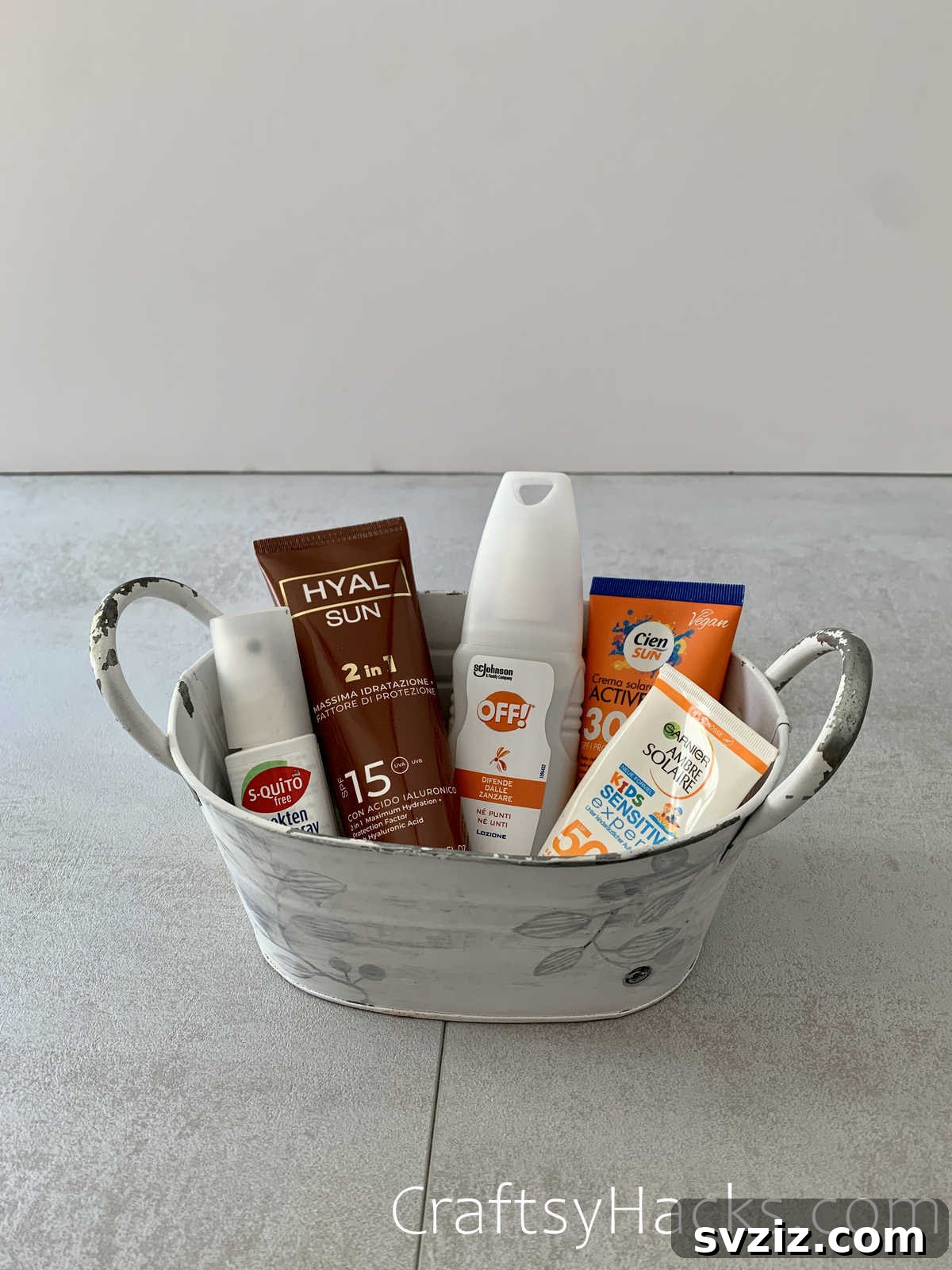 21 Genius Party Tricks 5 Outdoor party essentials organized in a bucket