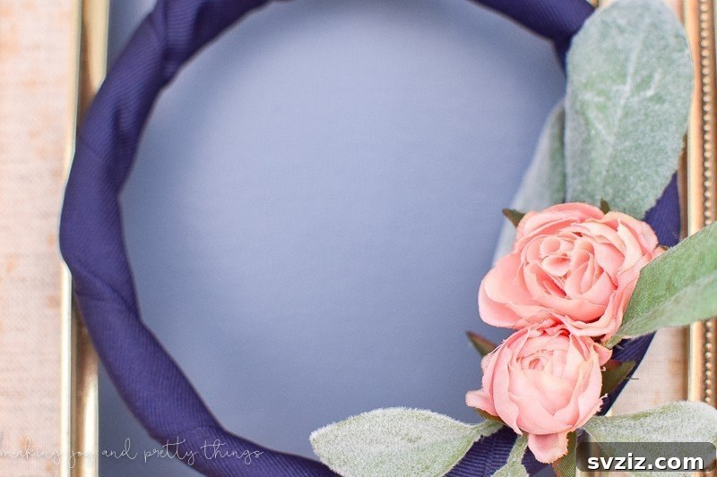 31 Adorable Craft Projects 11 DIY embroidery hoop wreath home decor