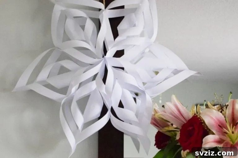 Instant Holiday Cheer: 31 Crafts in Under 15 Minutes 21 Stunning giant 3D paper snowflake decoration